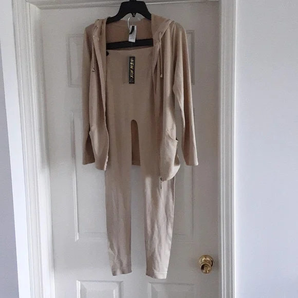2 piece leisure jacket and leggings - Picture 3 of 6